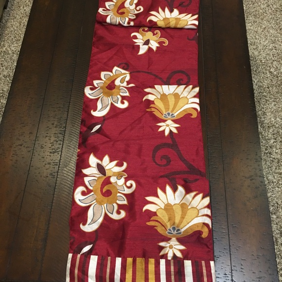 RECTANGLE POLYESTER / SATIN REVERSABLE TABLE RUNNER 14” W X 70”L - Picture 1 of 5